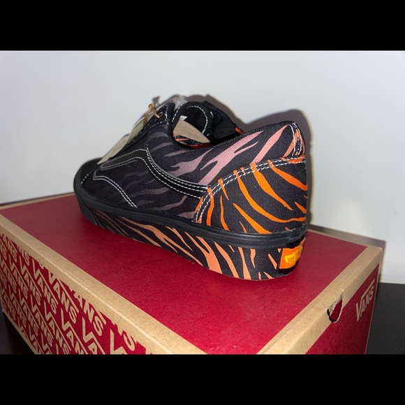 Size 9 Vans - Picture 4 of 5